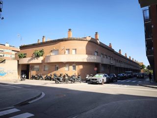 Maison  Calle nou cases. Venta de casa espaciosa en bonavistabufalà, badalona