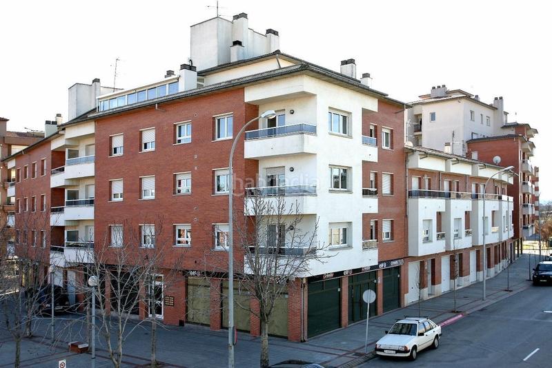 Foto b37de516-e516-44d0-bd2a-992f1fc0a702. Parking coche a varios edificicios en Remei-La Guixa Vic