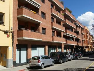 Lloguer Aparcament cotxe a Carrer de la indústria 19. A varios edificicios