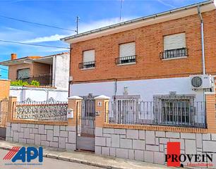 Maison à Calle rollo 20b. Casa con dos pisos independientes, nave y patio