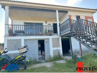 Xalet a Diseminado reguero huerto gacho 3x. Chalet independiente nombela con parcela