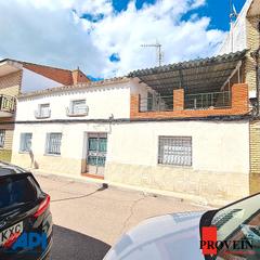 Casa a Novés. Casa de pueblo en noves