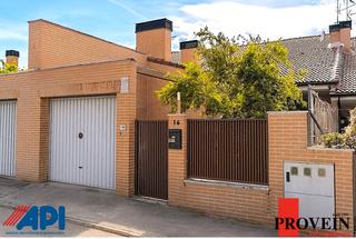 Casa aparellada a Travesía pozo nuevo 16. Chalet 4 dormitorios