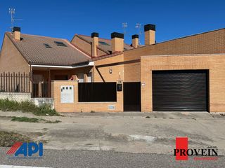 Casa aparellada en Carretera noves 22. Chalet pareado 4 dormitorios