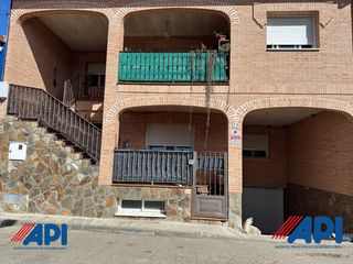 Haus en Ronda del ca�o 5a. Casa con dos viviendas independientes, gran patio, terraza y  am