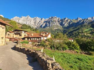 Casa a Camaleño. Casa de piedra y madera en venta en picos de europa