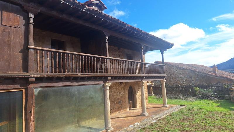 Foto 0a4926b3-edce-47cc-a29f-8a59f216a816. Casa complejo de edificaciones de piedra en mogrovejo en Camaleño