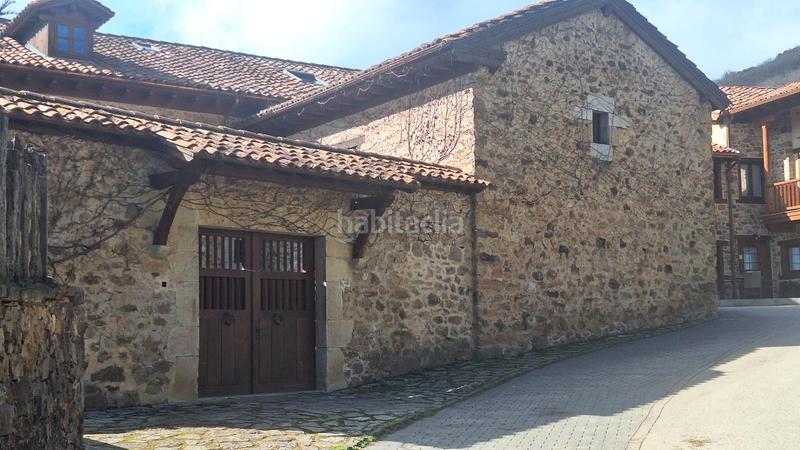 Foto 4f2e4e6c-2834-4a9c-8f96-123b32efa694. Casa complejo de edificaciones de piedra en mogrovejo en Camaleño