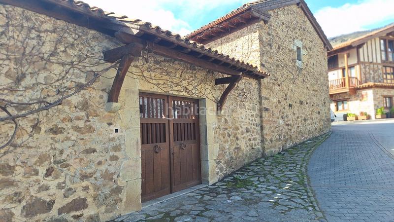 Foto 622f9506-3e7f-476c-973d-ab47494dab97. Casa complejo de edificaciones de piedra en mogrovejo en Camaleño