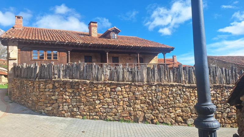 Foto 671b809f-f992-4ef6-86af-9d504aa99007. Casa complejo de edificaciones de piedra en mogrovejo en Camaleño