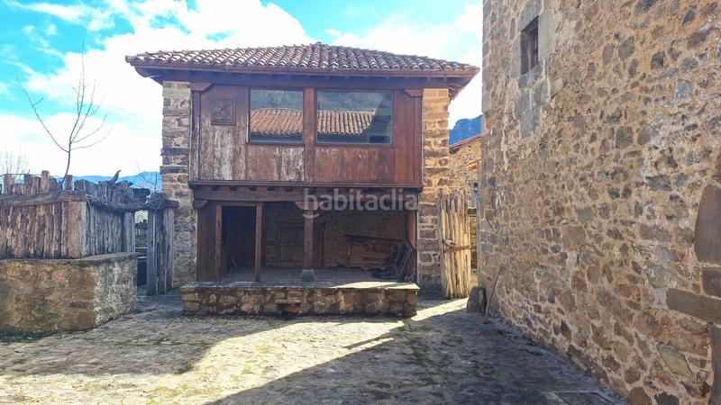 Foto 9ed10fbb-8db0-41f5-b1d4-caa835ecd6e2. Casa complejo de edificaciones de piedra en mogrovejo en Camaleño