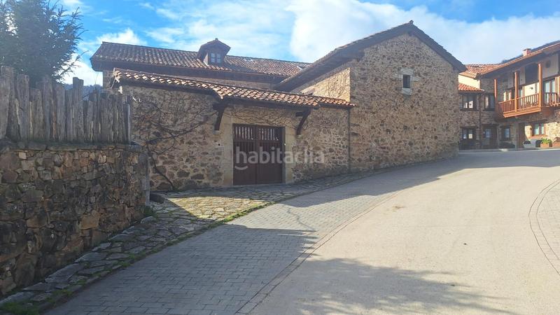 Foto b72b2472-1ba4-4213-9c4c-0962ddeba6e4. Casa complejo de edificaciones de piedra en mogrovejo en Camaleño