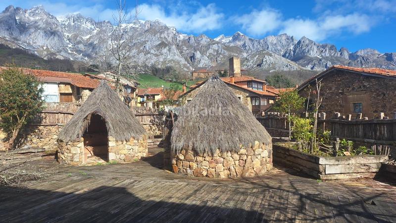 Foto c0fe0b38-e531-47a5-a832-ceb6ec603389. Casa complejo de edificaciones de piedra en mogrovejo en Camaleño