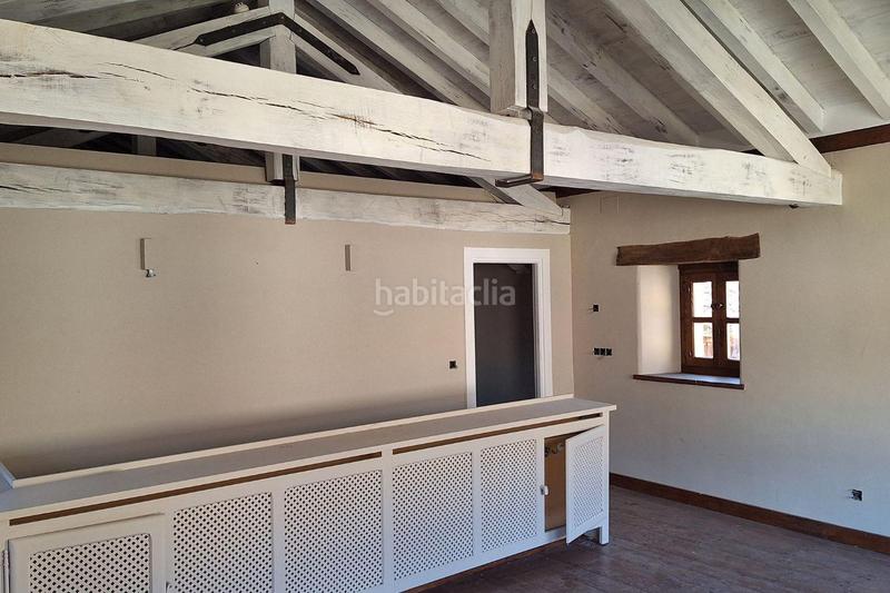 Foto c9002074-a3f7-4dc2-b9b3-333523a542af. Casa complejo de edificaciones de piedra en mogrovejo en Camaleño