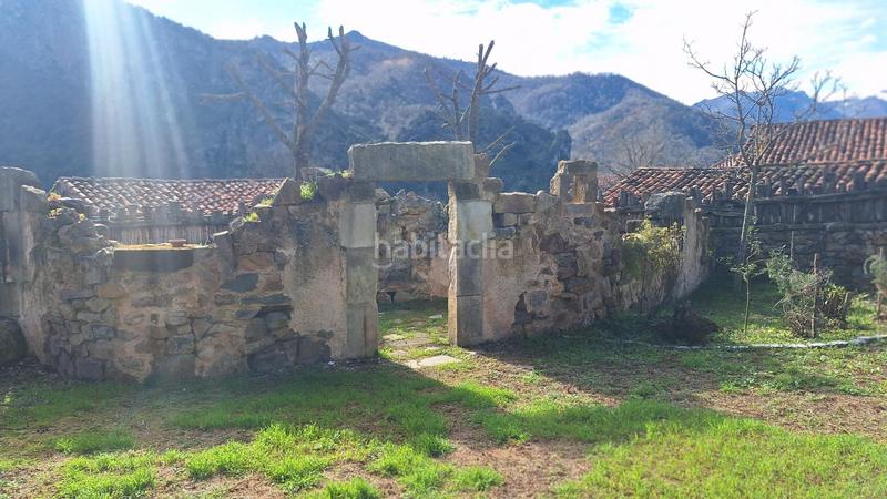 Foto e0b4ec07-e9ff-469c-9373-677103691155. Casa complejo de edificaciones de piedra en mogrovejo en Camaleño