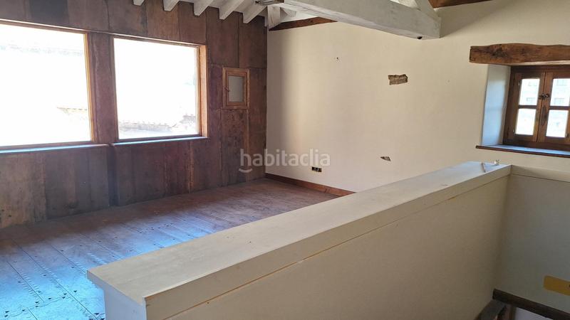 Foto f9c85521-1822-40d2-bdcd-1d0416dc8750. Casa complejo de edificaciones de piedra en mogrovejo en Camaleño