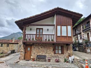 Miete Reihenhaus in Camaleño. Casa  en alquiler con bonitas vistas