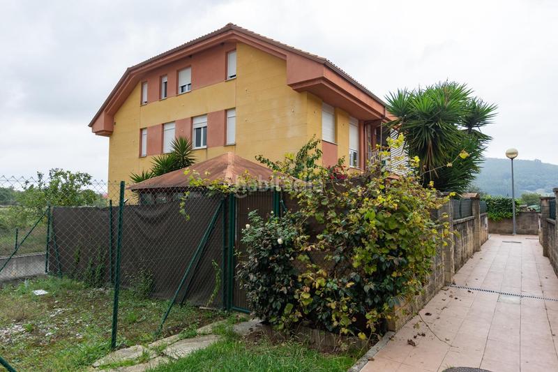 Foto b0caf37d-f4ca-423b-9337-09b215751833. Planta baixa amb aparcament a Castañeda