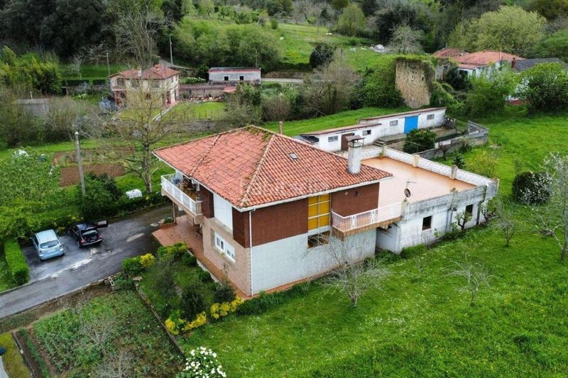 Foto 4a480c09-a882-4631-8ec3-5808e8186e25. Casa amb calefacció aparcament a Limpias