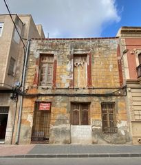 Casa en Callosa de Segura. Se vende solar de 194metros cuadrados.