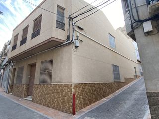 Haus in Callosa de Segura. Vivienda unifamiliar de 240 m² muy luminosa haciendo esquina.