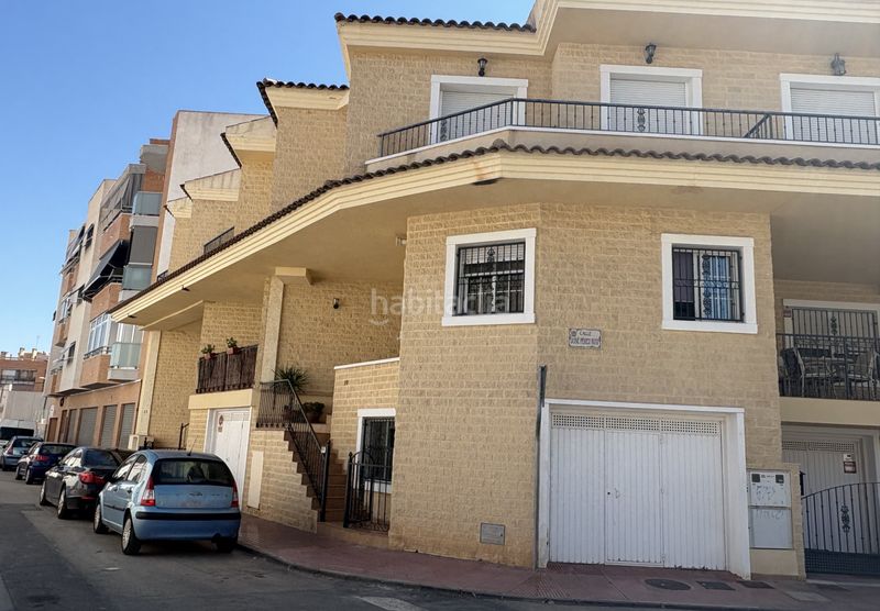 Foto e82abe66-8f28-4948-bf98-4e09fc6773fc. Casa se vende bungalow haciendo esquina muy luminoso y céntrico. en Callosa de Segura