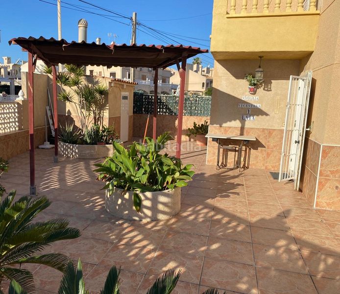 Foto 076881ae-8e2c-46dc-9daf-f04922d8c7f9. Casa amb xemeneia aparcament piscina a Zona los Frutales Torrevieja