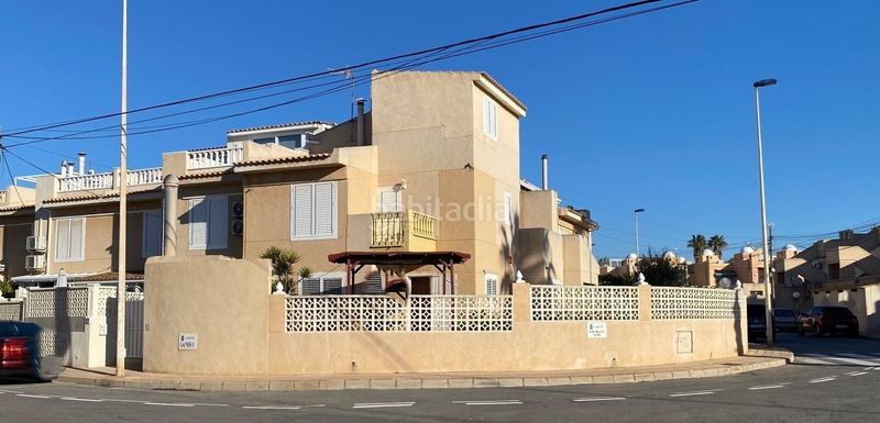 Foto 1e99cc36-9e08-4482-8296-84efb459567e. Casa amb xemeneia aparcament piscina a Zona los Frutales Torrevieja