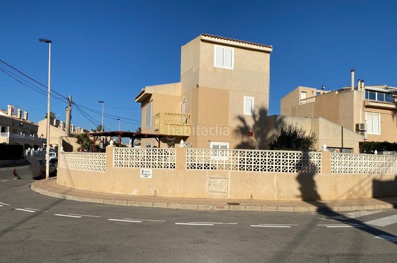 Foto 367466f9-7190-4e40-bec6-c6f44bdecfad. Casa amb xemeneia aparcament piscina a Zona los Frutales Torrevieja