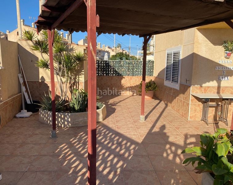Foto c47d1787-9786-45f6-b112-8c7cb0b8b8a1. Casa amb xemeneia aparcament piscina a Zona los Frutales Torrevieja
