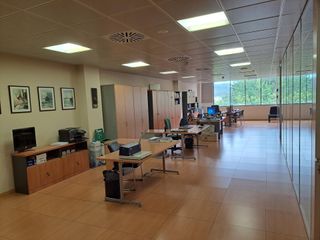 Ufficio in Roquetes-Can Magí. Espectacular oficina lista para entrar a trabajar
