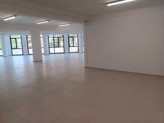 Lloguer Local Comercial  Carrer de zamora. Alquiler de local en el parc i la llacuna del poblenou