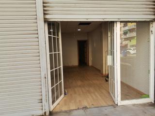 Locale commerciale in Carrer Trinitaris 4