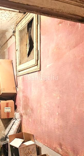 Foto f289408c-83e4-4b09-885c-886748db5081. Local comercial a carrer del montsant 28 a Turó de la Peira Barcelona