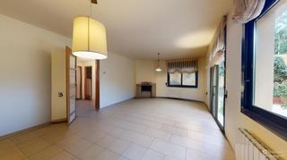 Casa en Golf Costa Brava. Se vende plena propiedad de la vivienda con alquiler vitalicio