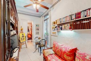 Pis  Calle hostal d'en sol. Se vende piso de tres habitaciones en el barrio gótico de barcel