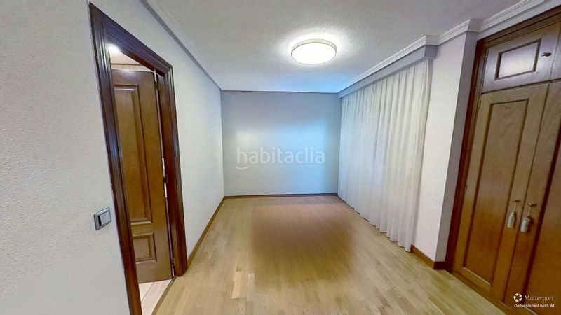 Foto be9d0b5b-9434-4768-b052-3d1107bc6780. Duplex with parking pool in Sur Ávila