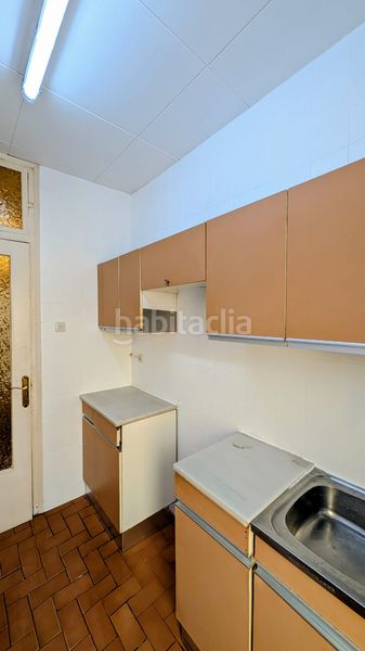 Foto 5be19fed-a3d8-4885-8607-0be41248323d. Pis a Sants Barcelona
