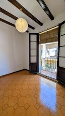 Flat in Sants. Piso en venta a reformar