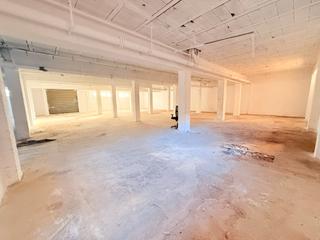 Local Comercial a Son Serra-Sa Vileta. Almacén de 900 m2 con patio y amplios portones de entrada en la