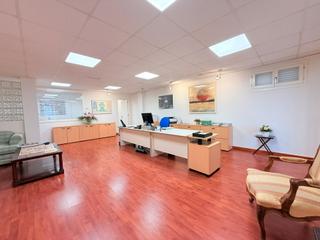 Rent Office space  La rambla. Oficina en las ramblas, 124 m2, diáfana y cercana al borne.
