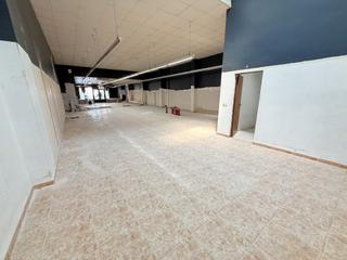 Rent Business premise  Carrer de cotlliure. Local en calle cotlliure 200m2 techos altos.