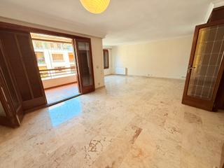 Miete Etagenwohnung  Carrer de jesús. Ideal personal sanitario