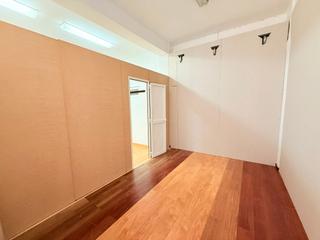 Location Local commercial  Carrer guillem costa. ¡local de 66m2 en santa catalina cuenta con tres entradas y exce