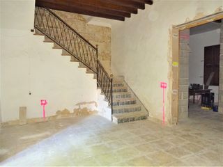 House in Sa Pobla. Casa con 8 habitaciones con parking