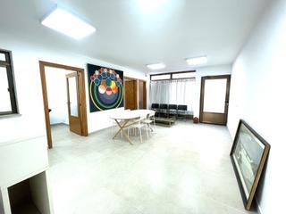 Rent Business premise in Carrer de monterrey 1. Local con terraza en santa catalina