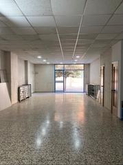 Local commercial  Carrer de balmes. Local en venta en reus