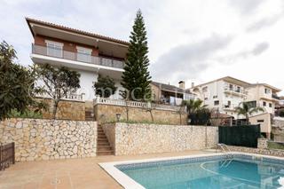 Casa a Cervell. Casa a cuatro vientos con jardn y piscina