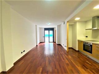 Appartement à Molins de Rei. Piso semi nuevo con piscina comunitaria