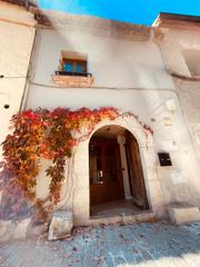 Casa en Collbató. Encantadora casa rústica con elegancia moderna en el corazón de